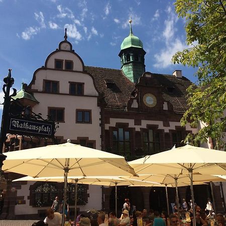 Hotel Am Rathaus ไฟรบวร์กอิมไบรส์เกา ภายนอก รูปภาพ