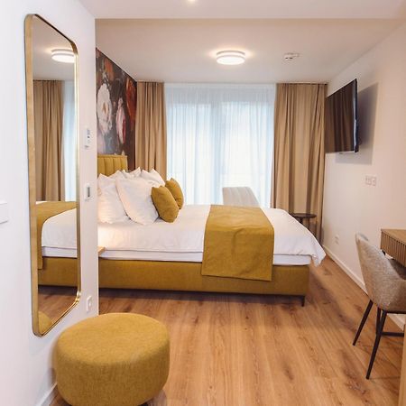 Hotel Am Rathaus ไฟรบวร์กอิมไบรส์เกา ภายนอก รูปภาพ
