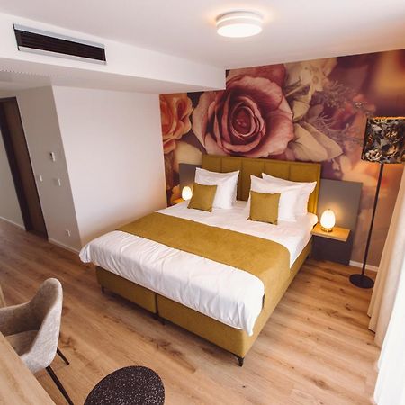 Hotel Am Rathaus ไฟรบวร์กอิมไบรส์เกา ภายนอก รูปภาพ