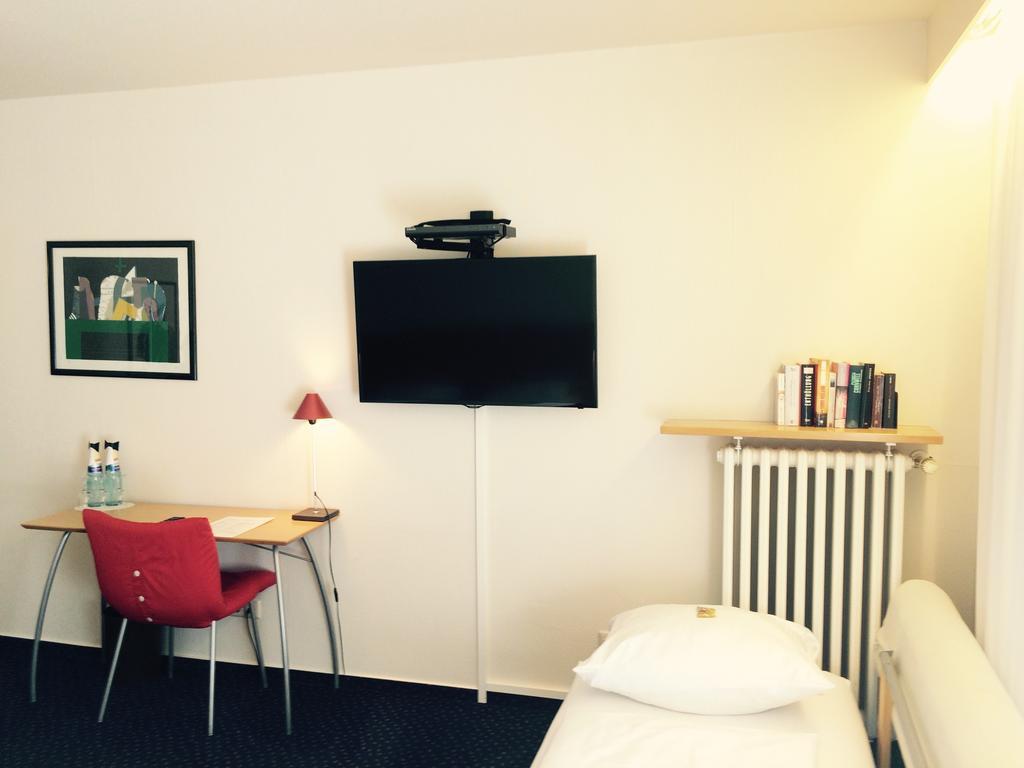 Hotel Am Rathaus ไฟรบวร์กอิมไบรส์เกา ภายนอก รูปภาพ