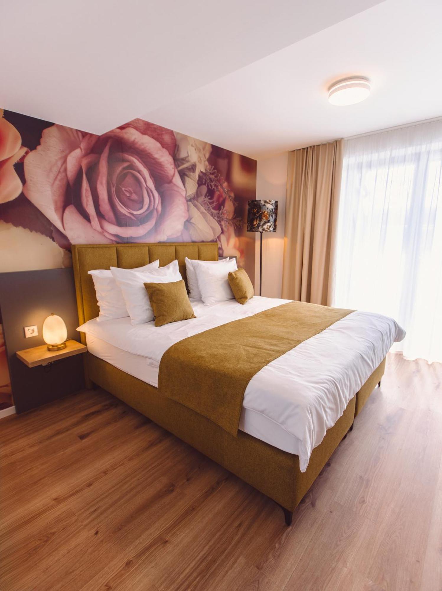 Hotel Am Rathaus ไฟรบวร์กอิมไบรส์เกา ภายนอก รูปภาพ