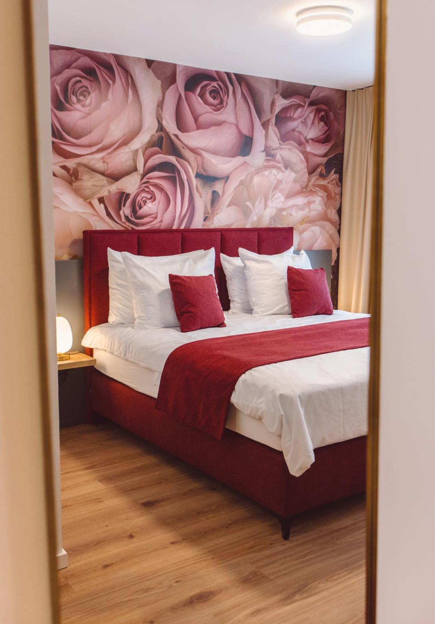 Hotel Am Rathaus ไฟรบวร์กอิมไบรส์เกา ภายนอก รูปภาพ