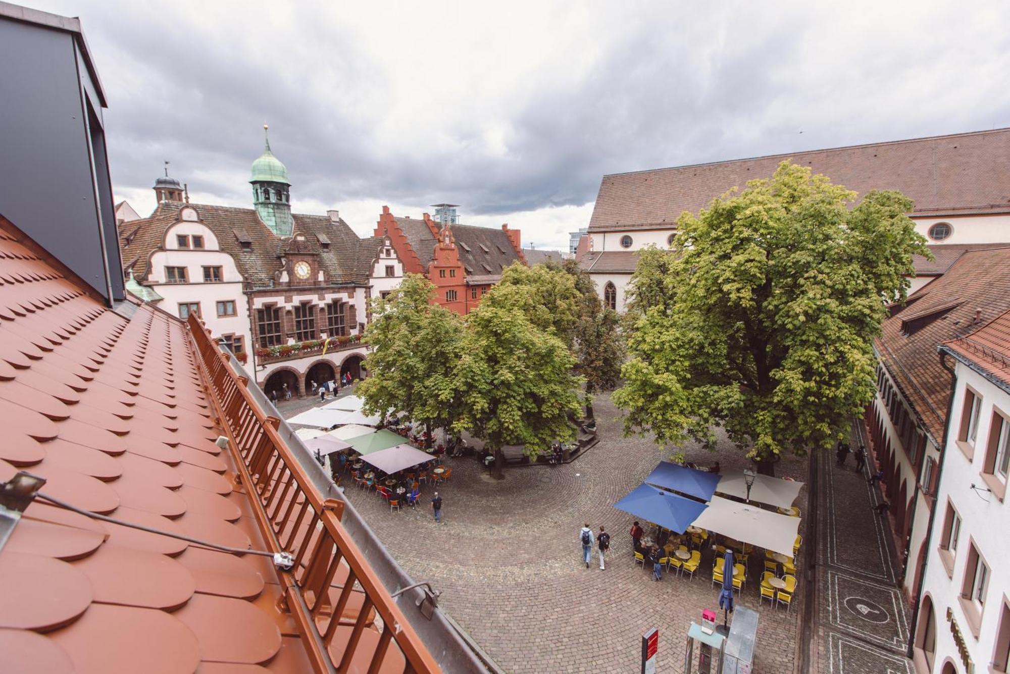 Hotel Am Rathaus ไฟรบวร์กอิมไบรส์เกา ภายนอก รูปภาพ