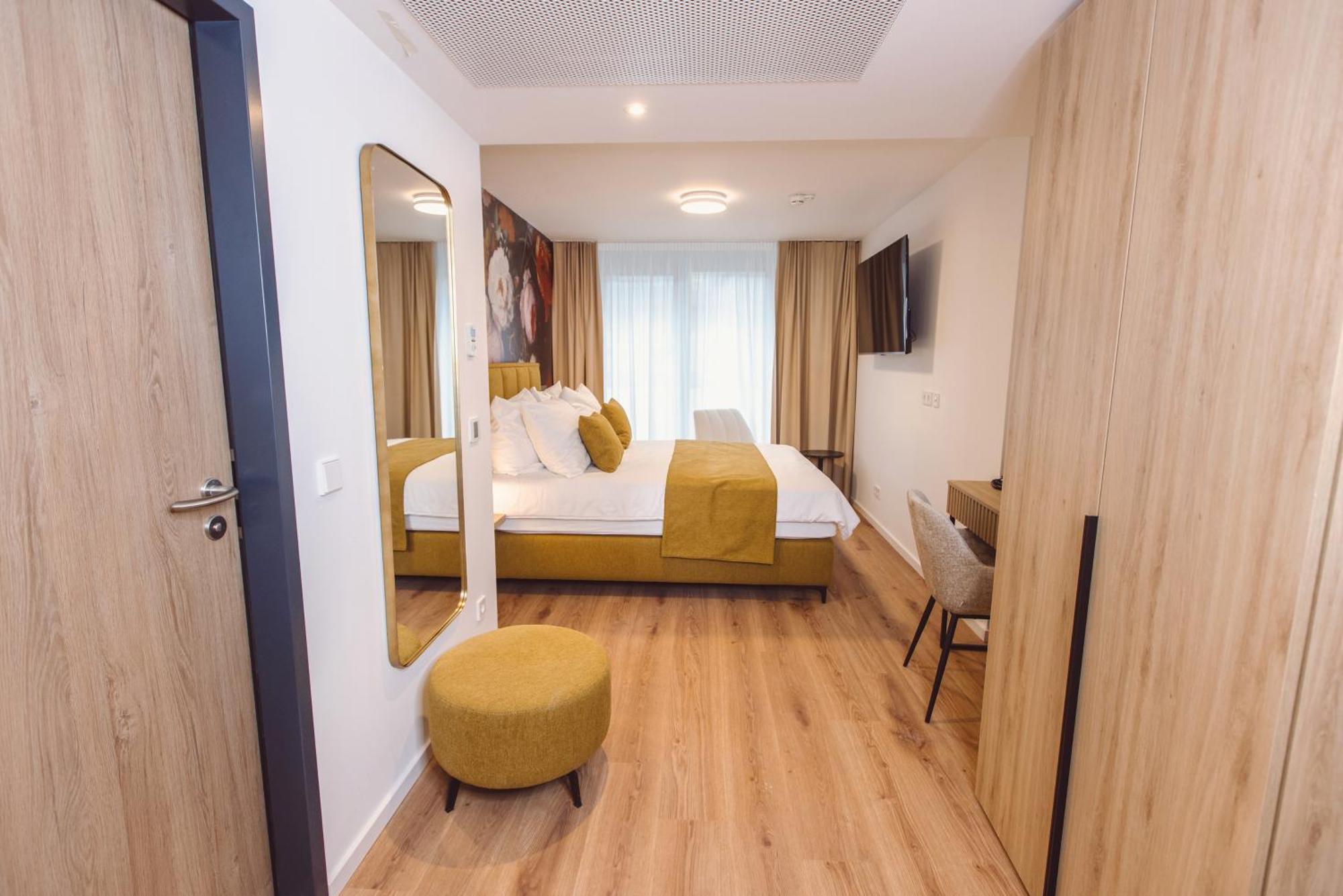 Hotel Am Rathaus ไฟรบวร์กอิมไบรส์เกา ภายนอก รูปภาพ