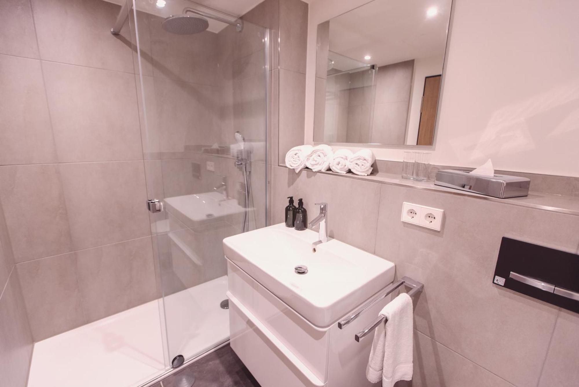 Hotel Am Rathaus ไฟรบวร์กอิมไบรส์เกา ภายนอก รูปภาพ