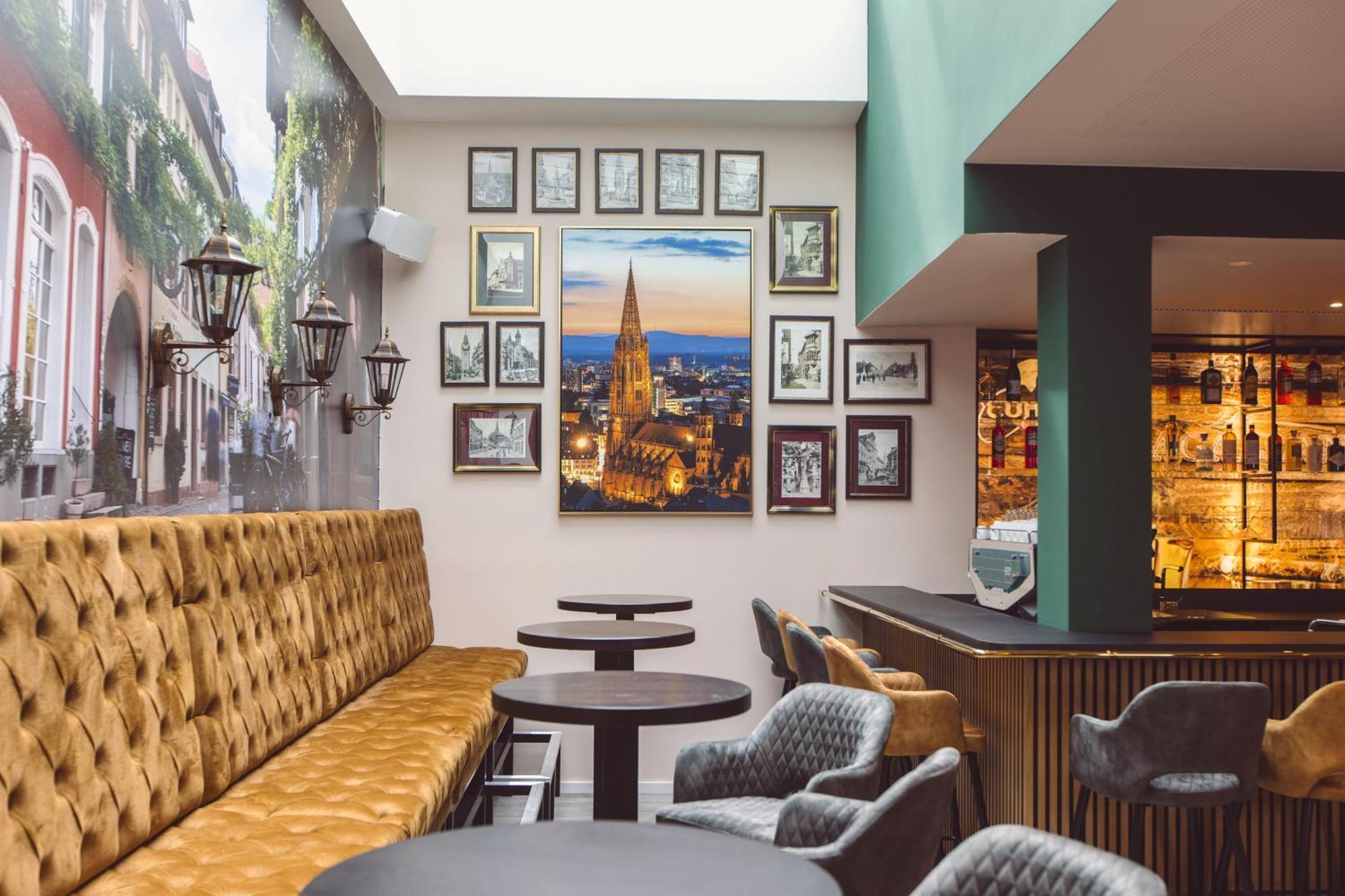 Hotel Am Rathaus ไฟรบวร์กอิมไบรส์เกา ภายนอก รูปภาพ