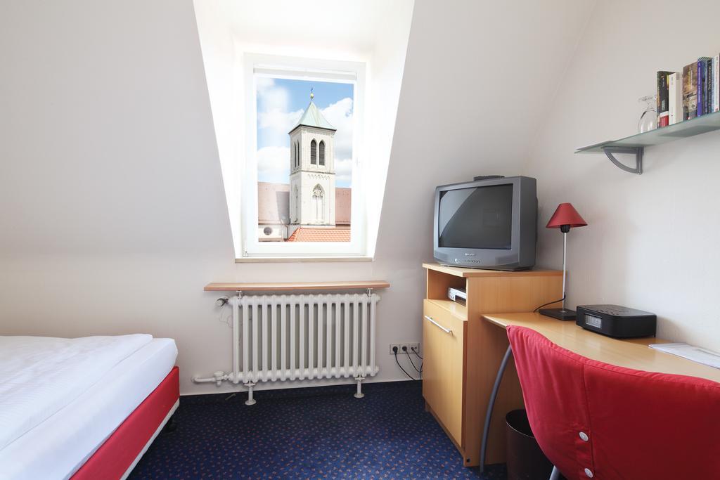 Hotel Am Rathaus ไฟรบวร์กอิมไบรส์เกา ห้อง รูปภาพ
